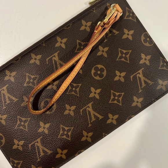 Louis Vuitton Wristlet Like NEW - Picture 5 of 14